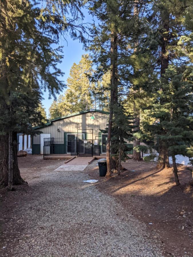 Pinewoods Resort And Rv Park Duck Creek Village Exterior foto