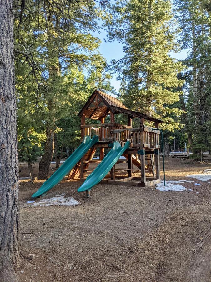 Pinewoods Resort And Rv Park Duck Creek Village Exterior foto